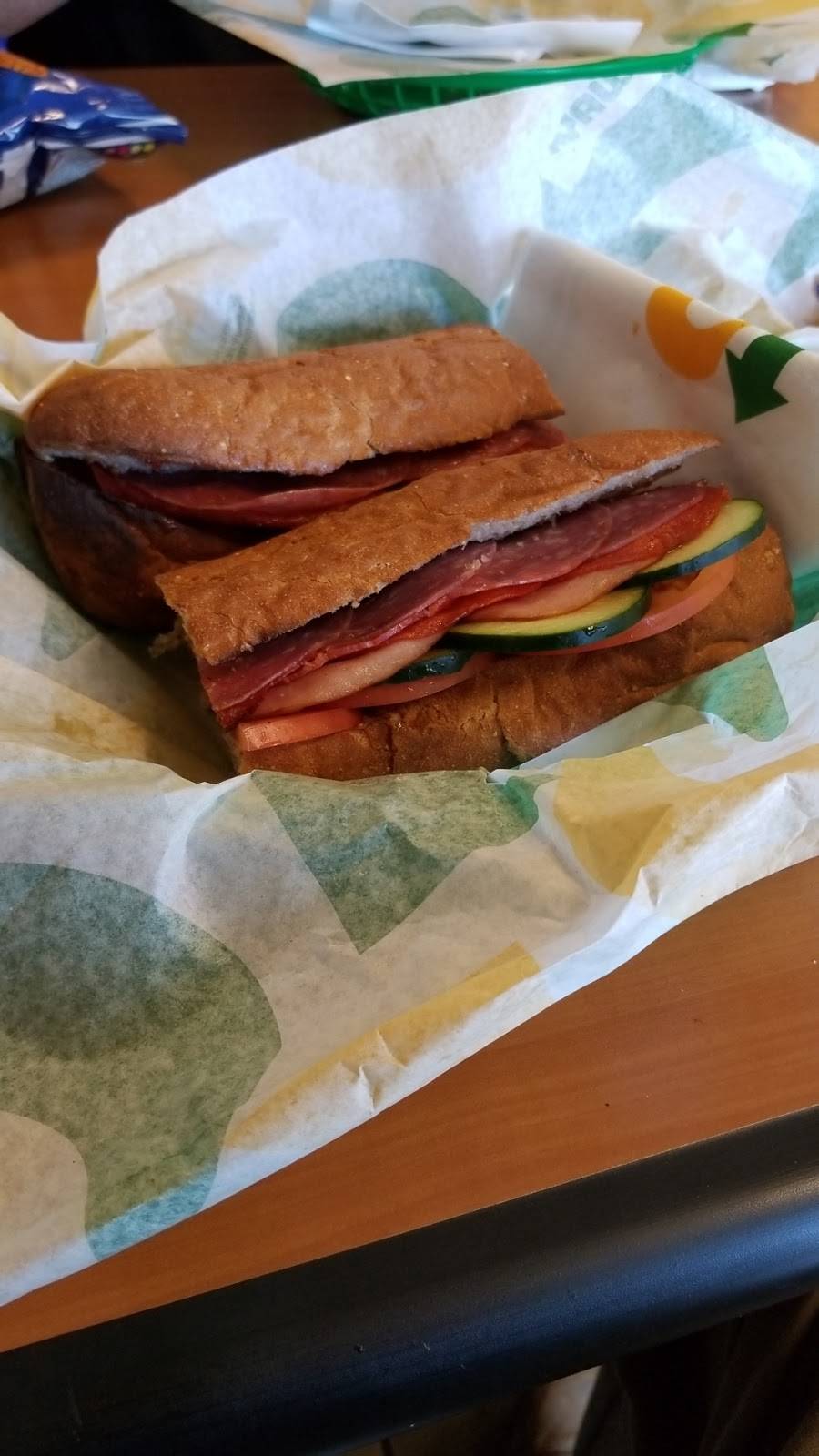 Subway Restaurants | restaurant | 3962 Middlefield Rd, Palo Alto, CA 94306, USA | 6502519646 OR +1 650-251-9646