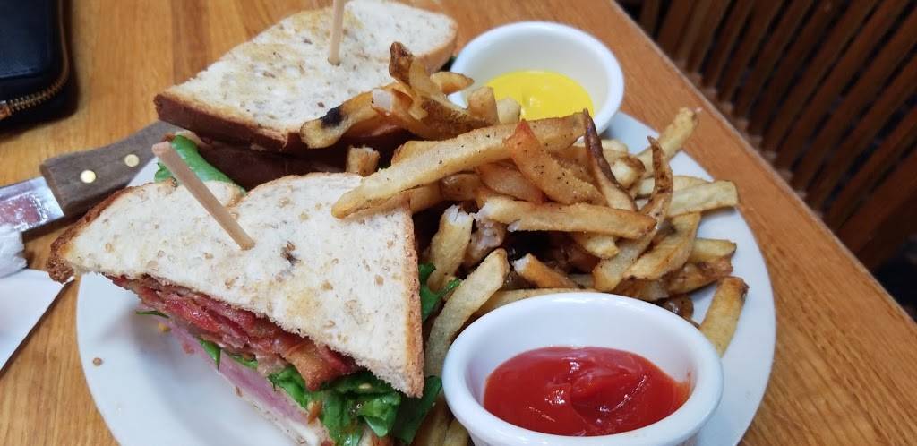 Raffertys Restaurant and Bar | restaurant | 4577, 4041 Armory Oaks Dr, Nashville, TN 37204, USA | 6152799660 OR +1 615-279-9660