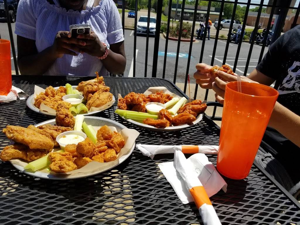 Hooters | meal takeaway | 982 Goodman Rd, Horn Lake, MS 38637, USA | 6623497300 OR +1 662-349-7300