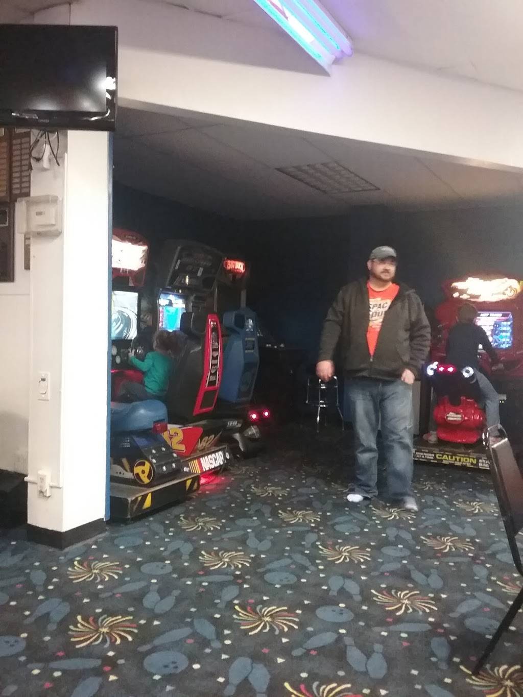 King Pin Lanes | restaurant | 7157 E Dominick St, Rome, NY 13440, USA | 3153369999 OR +1 315-336-9999