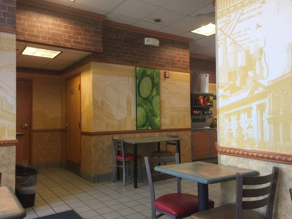 Subway Restaurants | restaurant | 1435 N Courthouse Rd, Arlington, VA 22201, USA | 7038418355 OR +1 703-841-8355
