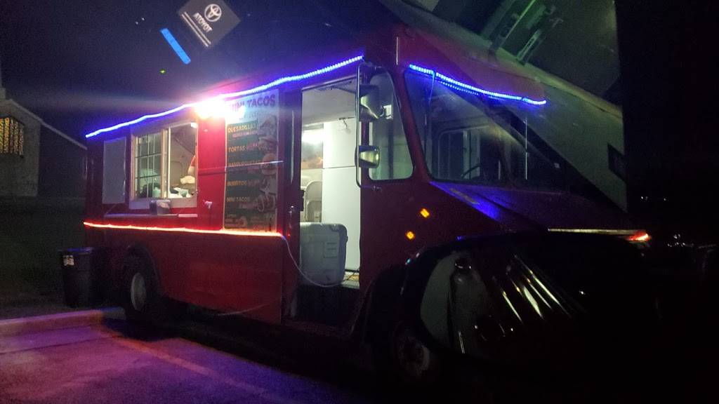 Mini Tacos El Guero | restaurant | 9307 S Zarzamora St, San Antonio, TX 78224, USA | 2107734830 OR +1 210-773-4830