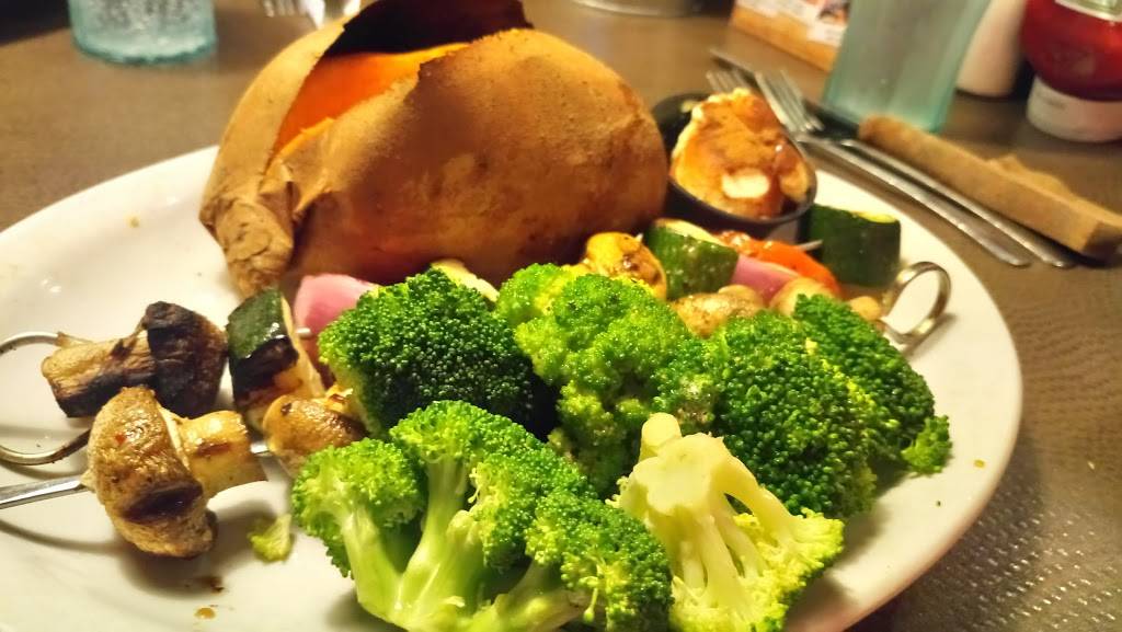 Logans Roadhouse | restaurant | 86 W 14 Mile Rd, Troy, MI 48083, USA | 2485836500 OR +1 248-583-6500