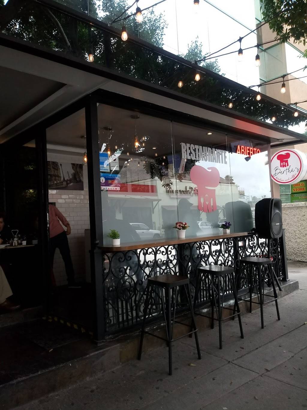 Berthas Kitchen & Coffee | restaurant | Interior 1 y 2, José Clemente Orozco 1412, Zona Urbana Rio Tijuana, 22010 Tijuana, B.C., Mexico | 016642000527 OR +52 664 200 0527