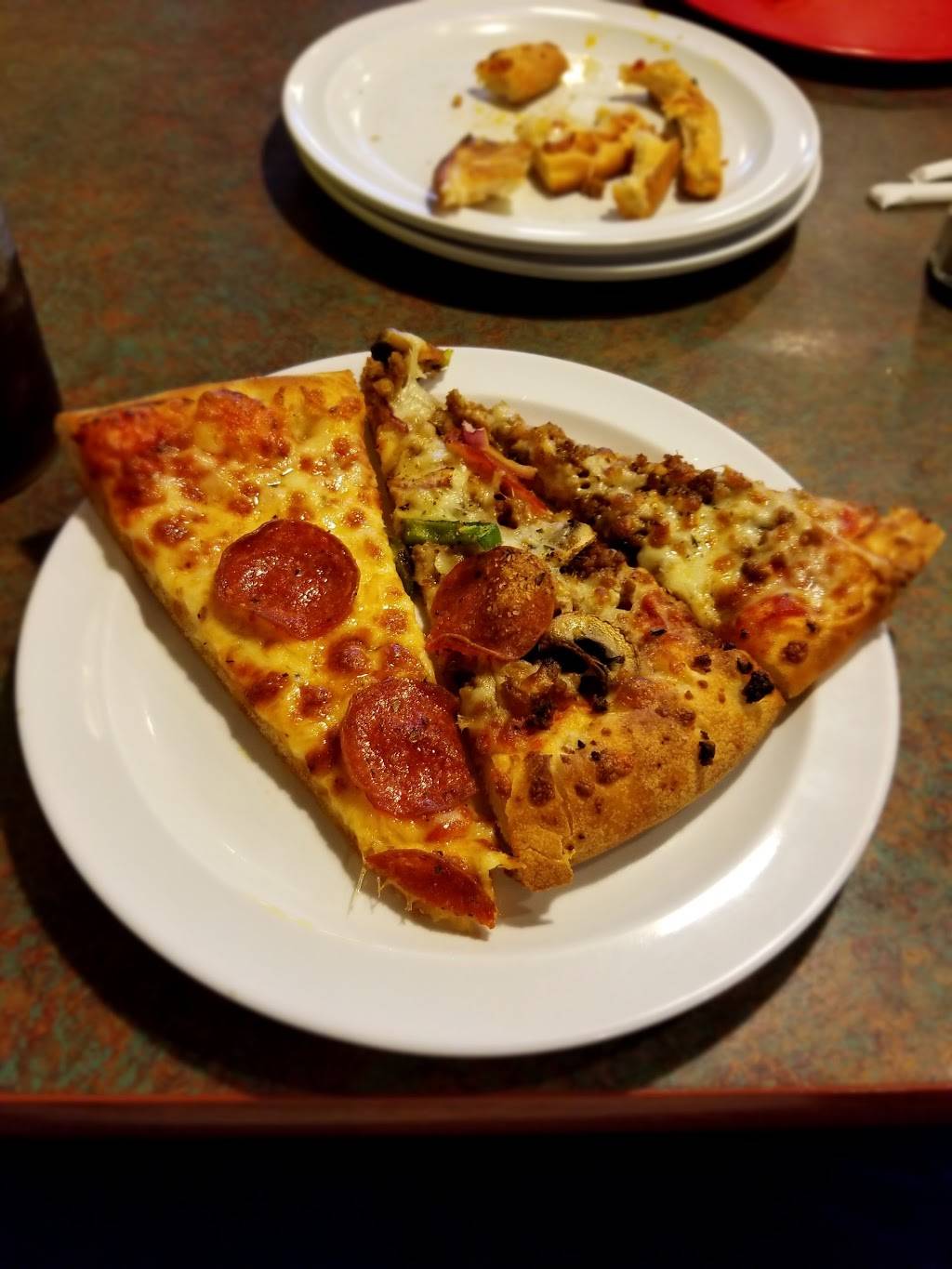 Villa Pizzeria | restaurant | 124 3rd Ave, Jasper, IN 47546, USA | 8124822555 OR +1 812-482-2555