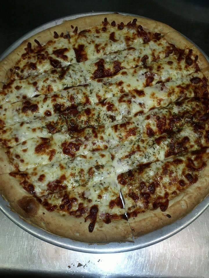 V.I.Ps Corner Bar & Grill | restaurant | 425 15th St, Moline, IL 61265, USA | 3097571331 OR +1 309-757-1331