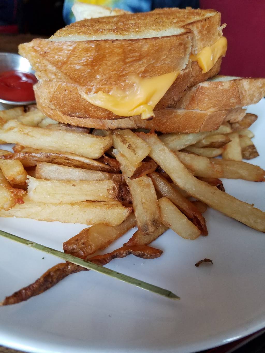 The Light Horse | restaurant | 715 King St, Alexandria, VA 22314, USA | 7035490533 OR +1 703-549-0533