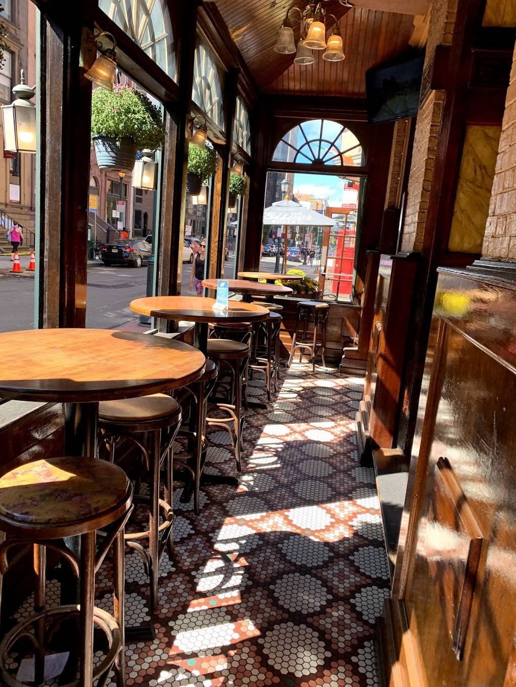 Irish Pub | restaurant | 2007 Walnut St, Philadelphia, PA 19103, USA | 2155685603 OR +1 215-568-5603