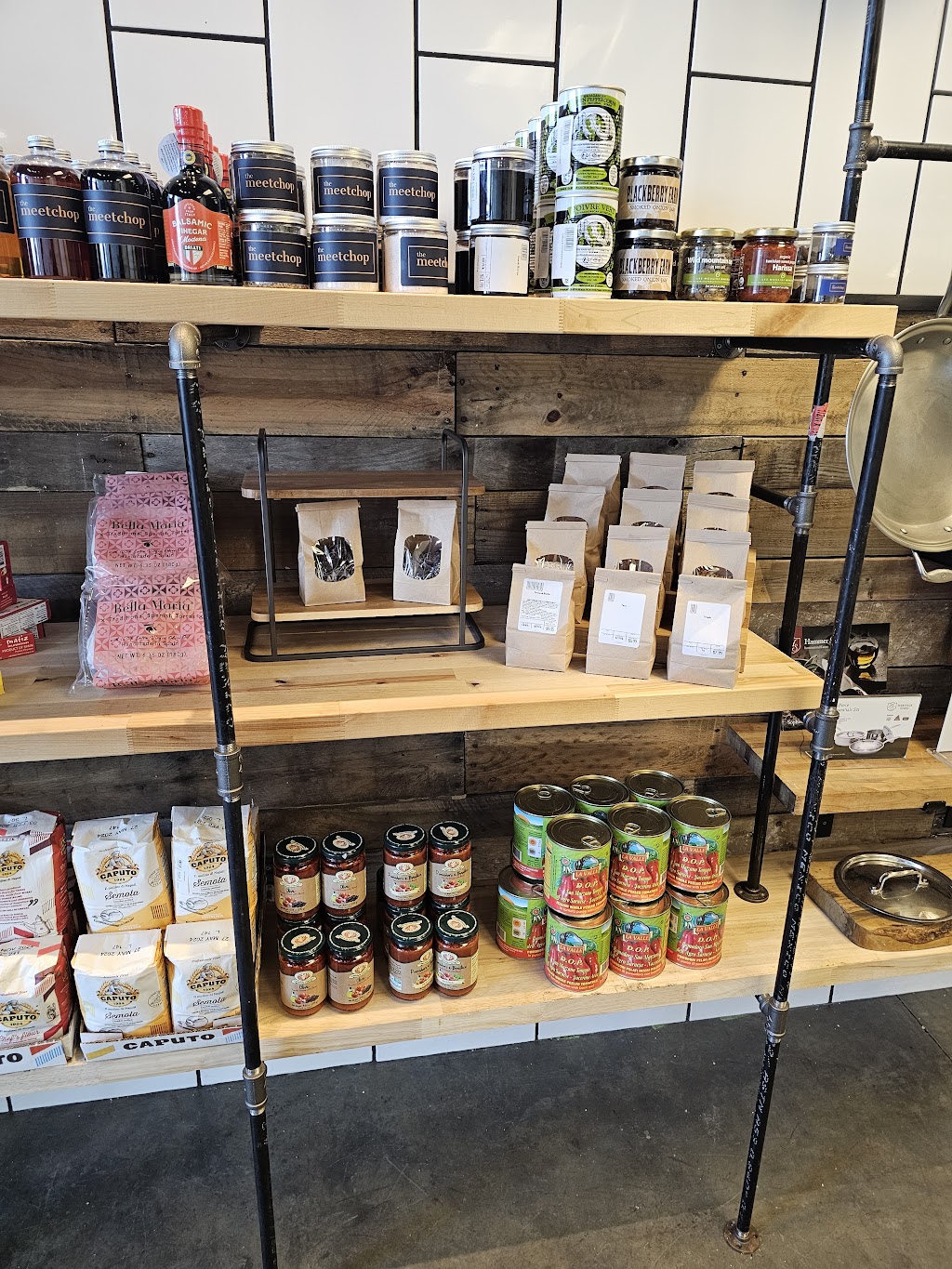 The Meetchop | restaurant | 112 Saundersville Rd STE B204, Hendersonville, TN 37075, USA | 6155907244 OR +1 615-590-7244