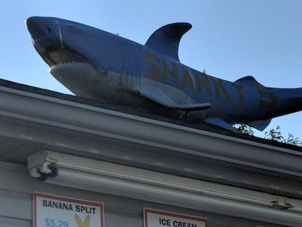 Sharkys Eats & Treats | restaurant | 9924 Alexandria Pike, Alexandria, KY 41001, USA | 8596350555 OR +1 859-635-0555