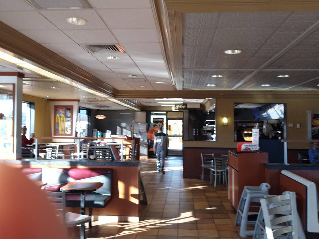McDonalds | cafe | 170 Haverhill St, Methuen, MA 01844, USA | 9786879301 OR +1 978-687-9301