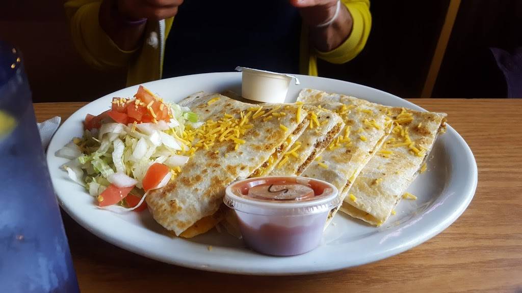 The UpTown Bar & Cafe | restaurant | 101 S Main St, Crystal, MI 48818, USA | 9892356565 OR +1 989-235-6565