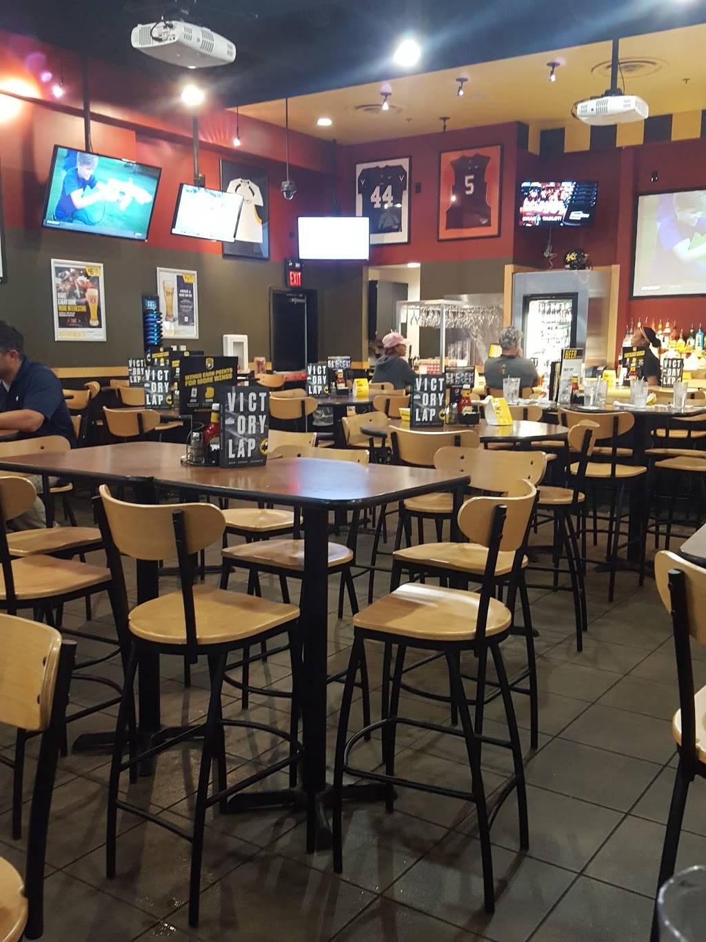 Buffalo Wild Wings | meal takeaway | 2133 Upton Dr #100, Virginia Beach, VA 23454, USA | 7574301086 OR +1 757-430-1086