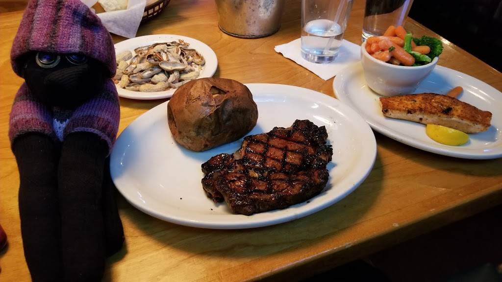 Texas Roadhouse | restaurant | 6640 Edwardsville Crossing Dr, Edwardsville, IL 62025, USA | 6186568000 OR +1 618-656-8000