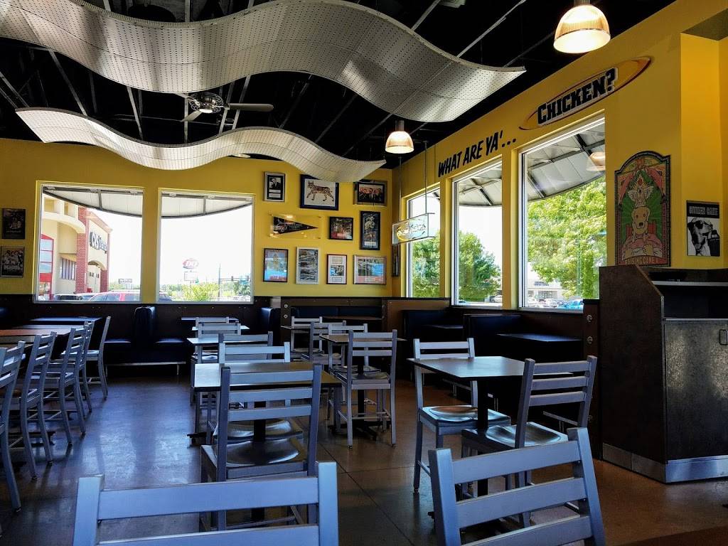 Raising Canes Chicken Fingers | meal takeaway | 928 TX-80, San Marcos, TX 78666, USA | 5128050014 OR +1 512-805-0014