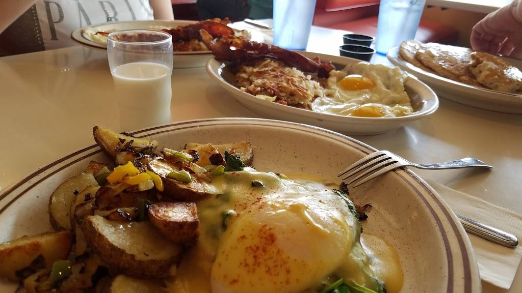 Latifs Restaurant | restaurant | 111 N Golden State Blvd, Turlock, CA 95380, USA | 2096345351 OR +1 209-634-5351