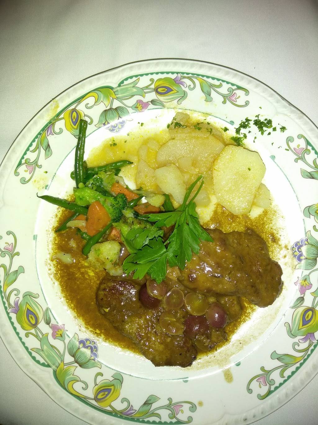 Le Petit Chateau | restaurant | 4615 Lankershim Blvd, North Hollywood, CA 91602, USA | 8187691812 OR +1 818-769-1812