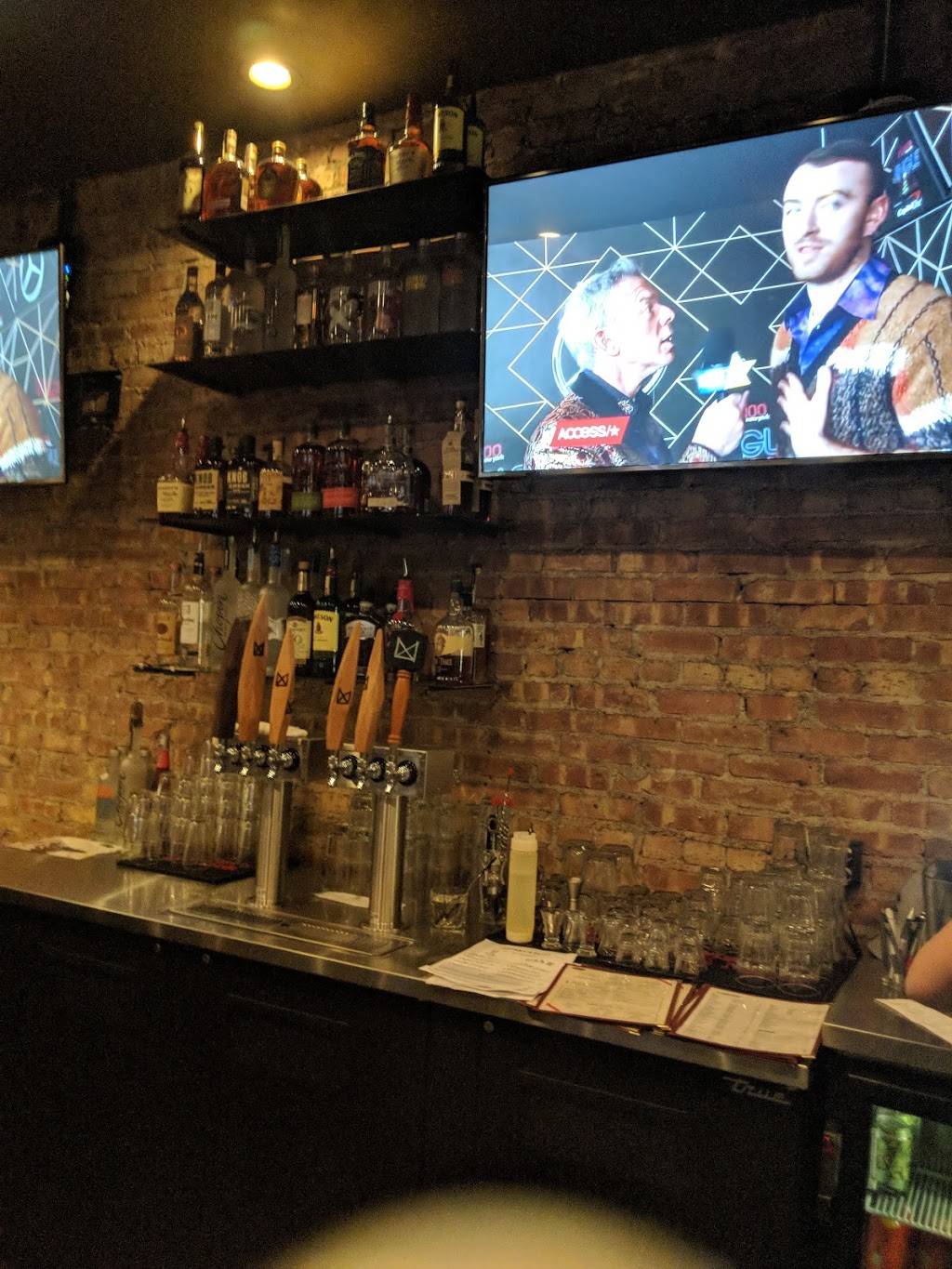 Johnnys Blitz | restaurant | 20 N Cass Ave, Westmont, IL 60559, USA | 6305419015 OR +1 630-541-9015