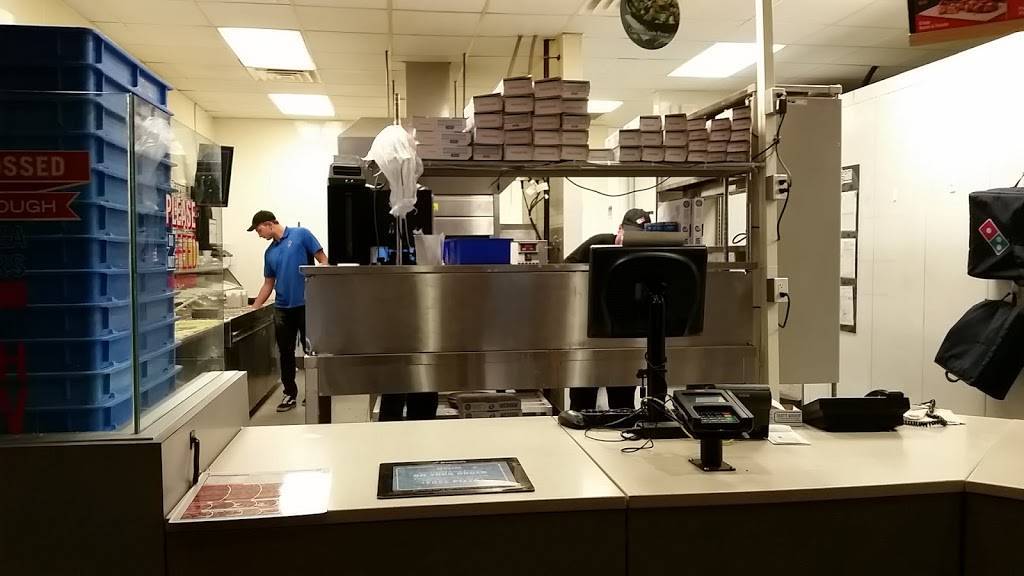 Dominos Pizza | meal delivery | 327 N Hillside St, Wichita, KS 67214, USA | 3163515525 OR +1 316-351-5525