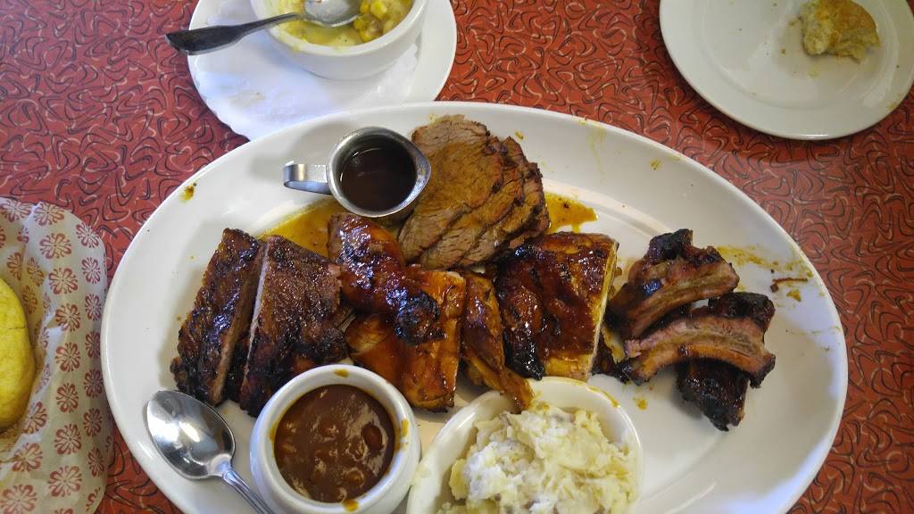 Lucilles Smokehouse Bar-B-Que | restaurant | 1870 Montebello Town Center Drive, Rosemead, CA 91770, USA | 3237267427 OR +1 323-726-7427