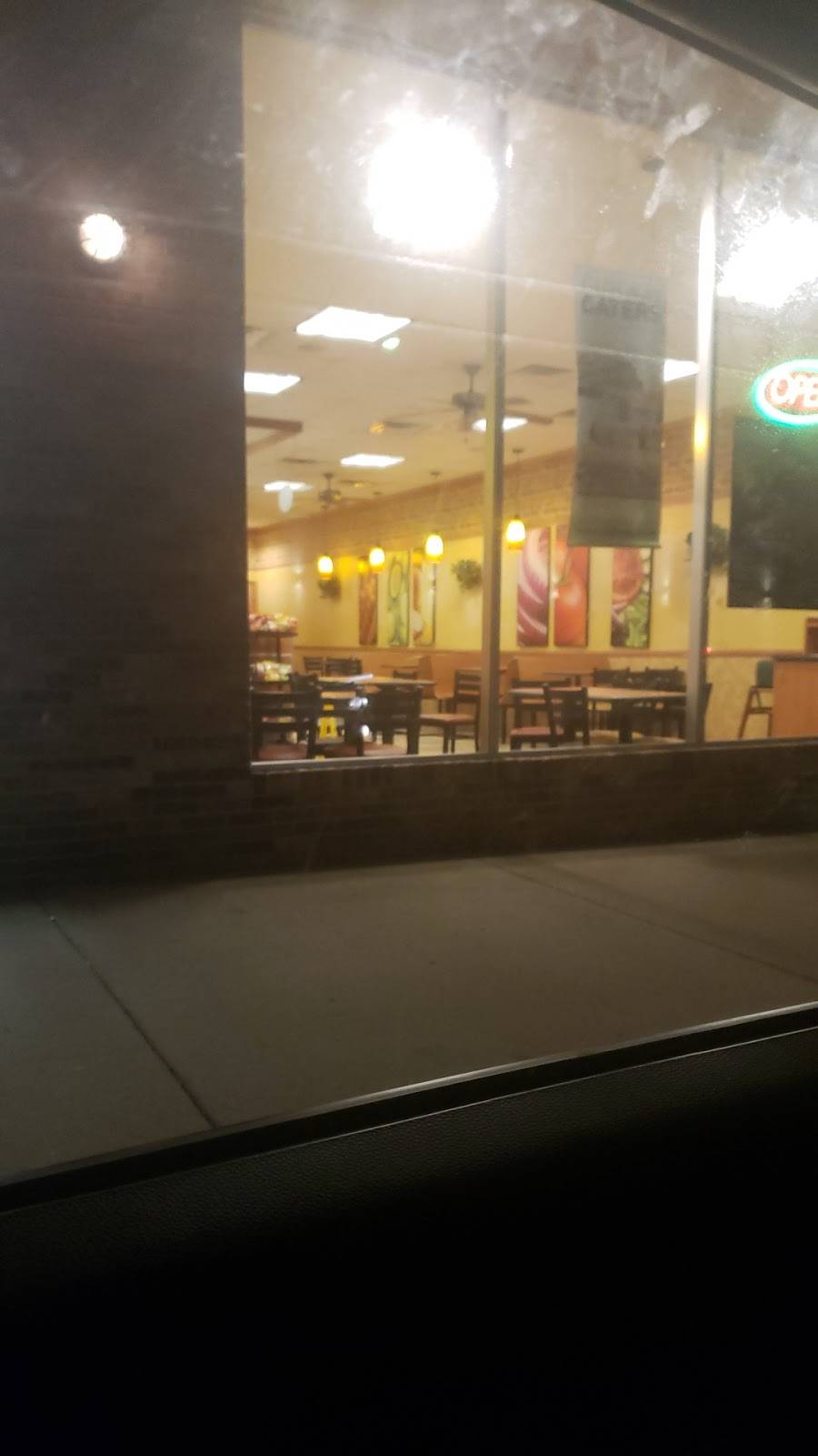 Subway | restaurant | 17134 Farmington Rd, Livonia, MI 48152, USA | 7342663043 OR +1 734-266-3043