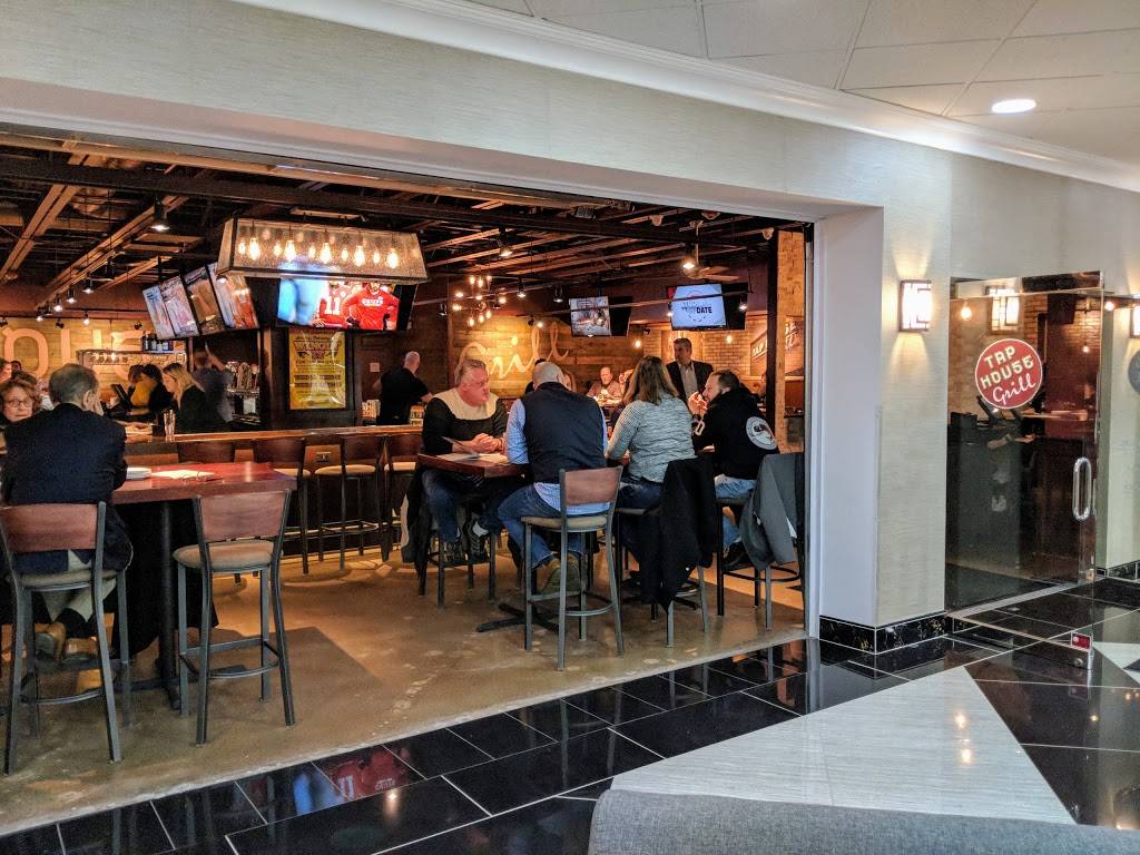 Tap House Grill | restaurant | 1090 S Milwaukee Ave, Wheeling, IL 60090, USA | 8472151210 OR +1 847-215-1210
