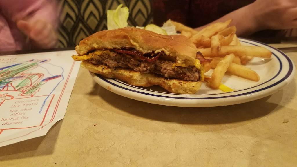 Gators Grill & Spirits | restaurant | 3313 E Agency St, Burlington, IA 52601, USA | 3197532534 OR +1 319-753-2534