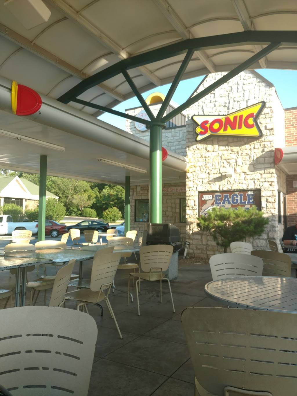 Sonic Drive-In | restaurant | 310 E 32nd St, Joplin, MO 64804, USA | 4177815090 OR +1 417-781-5090