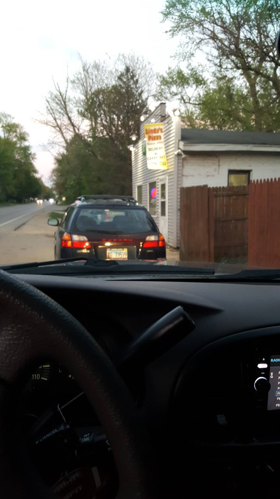 Lindas Pizza | restaurant | 2004 E Washington St, Joliet, IL 60433, USA | 8157261744 OR +1 815-726-1744