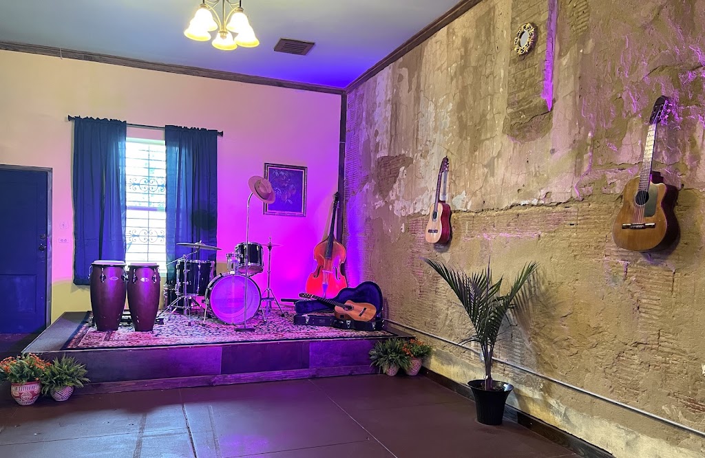 Cuba 1918 | restaurant | 2809 W Southcross Blvd, San Antonio, TX 78211, USA | 2102369925 OR +1 210-236-9925