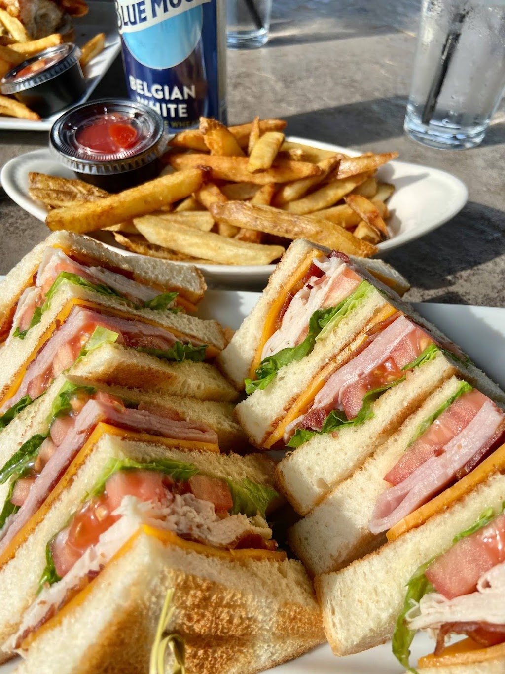 The Dock Bar & Grill | restaurant | 1 Mulligan Dr, Woodridge, IL 60517, USA | 6309647784 OR +1 630-964-7784