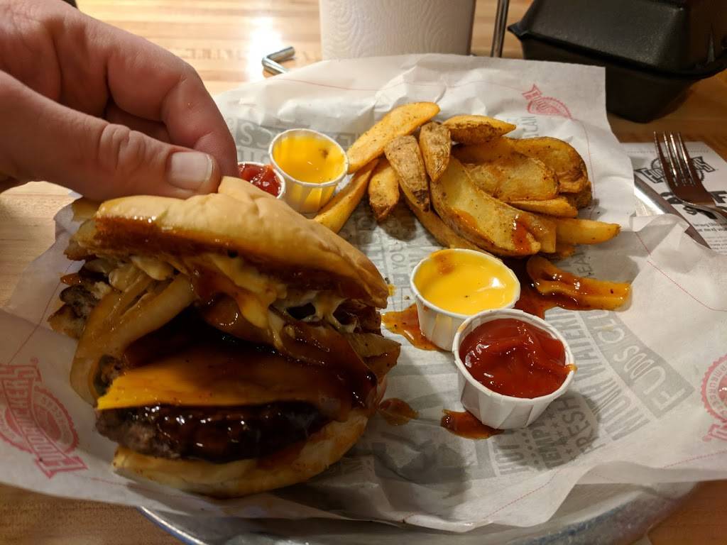 Fuddruckers | restaurant | 2040 NASA Road 1, Houston, TX 77058, USA | 2813331598 OR +1 281-333-1598