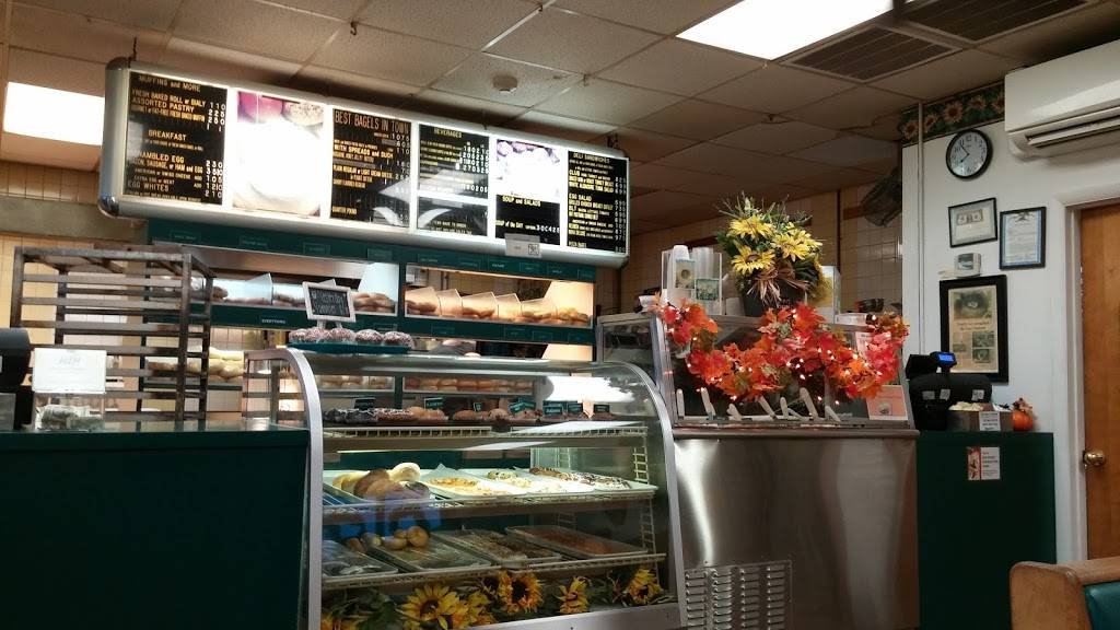 Best Bagels in Town | restaurant | 526 Hooper Rd, Endicott, NY 13760, USA | 6077481171 OR +1 607-748-1171