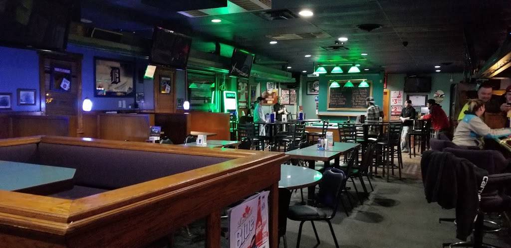 Slip Mahoneys | restaurant | 18480 Fort St, Riverview, MI 48193, USA | 7342855066 OR +1 734-285-5066