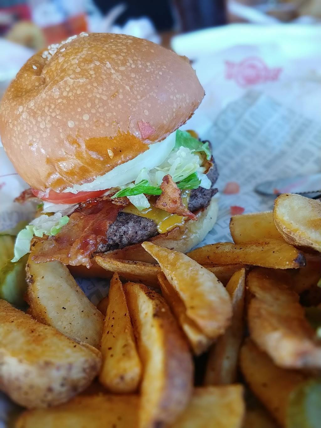 Fuddruckers | restaurant | 1500 Branding Ln, Downers Grove, IL 60515, USA | 6309630404 OR +1 630-963-0404