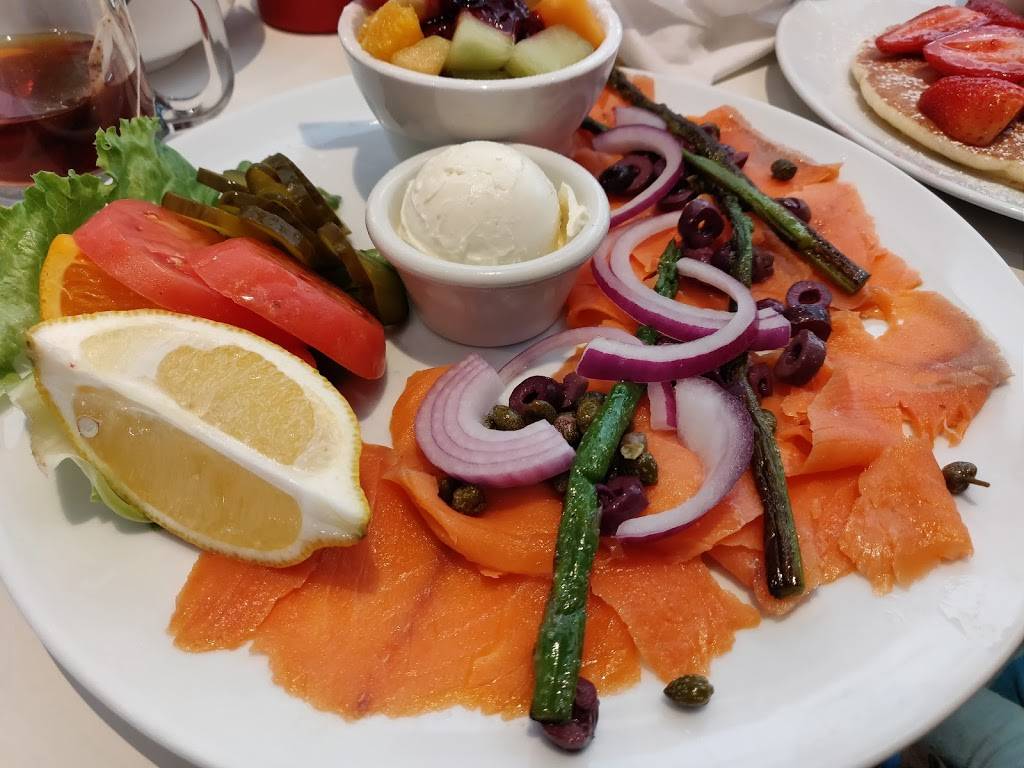 Petinos | restaurant | 5520 Boul Henri-Bourassa O, Saint-Laurent, QC H4R 0M6, Canada | 5143369000 OR +1 514-336-9000