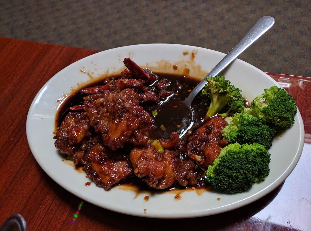 Young Chows Restaurant | restaurant | 219 Pikeview Dr, Beckley, WV 25801, USA | 3042535772 OR +1 304-253-5772