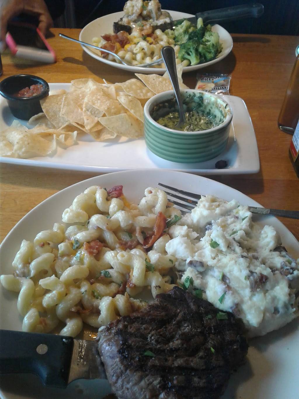 Applebees Grill + Bar | restaurant | G-3129 Miller Rd, Flint, MI 48507, USA | 8102351911 OR +1 810-235-1911