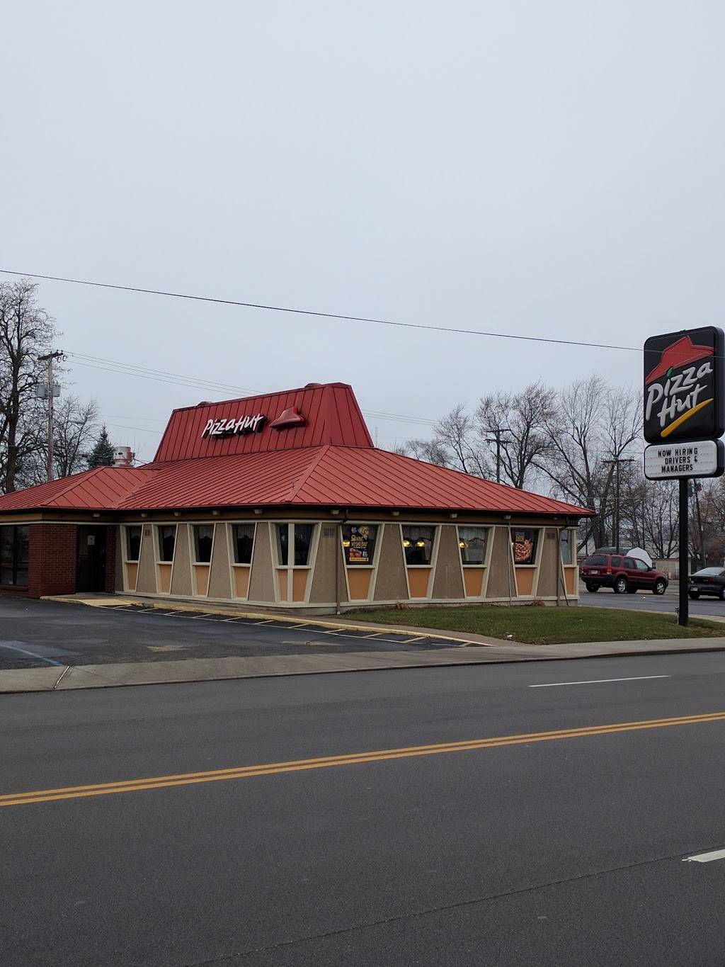 Pizza Hut | restaurant | 2703 S Madison St, Muncie, IN 47302, USA | 7657414140 OR +1 765-741-4140