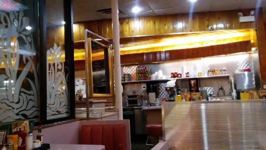 Golden Nugget Pancake House | bakery | 4229 W Irving Park Rd, Chicago, IL 60641, USA | 7737777107 OR +1 773-777-7107