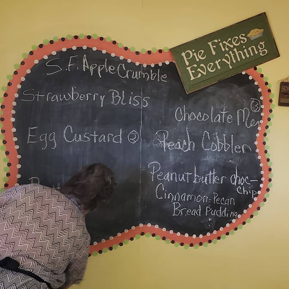 Gannys Pie Shop | restaurant | 6018 TX-37, Winnsboro, TX 75494, USA | 9032430992 OR +1 903-243-0992