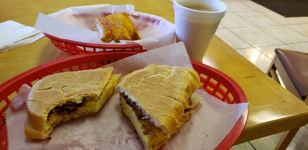 Lo Mejor Del Mundo Cuban | restaurant | 181 Oxford Rd, Casselberry, FL 32730, USA | 3219726895 OR +1 321-972-6895