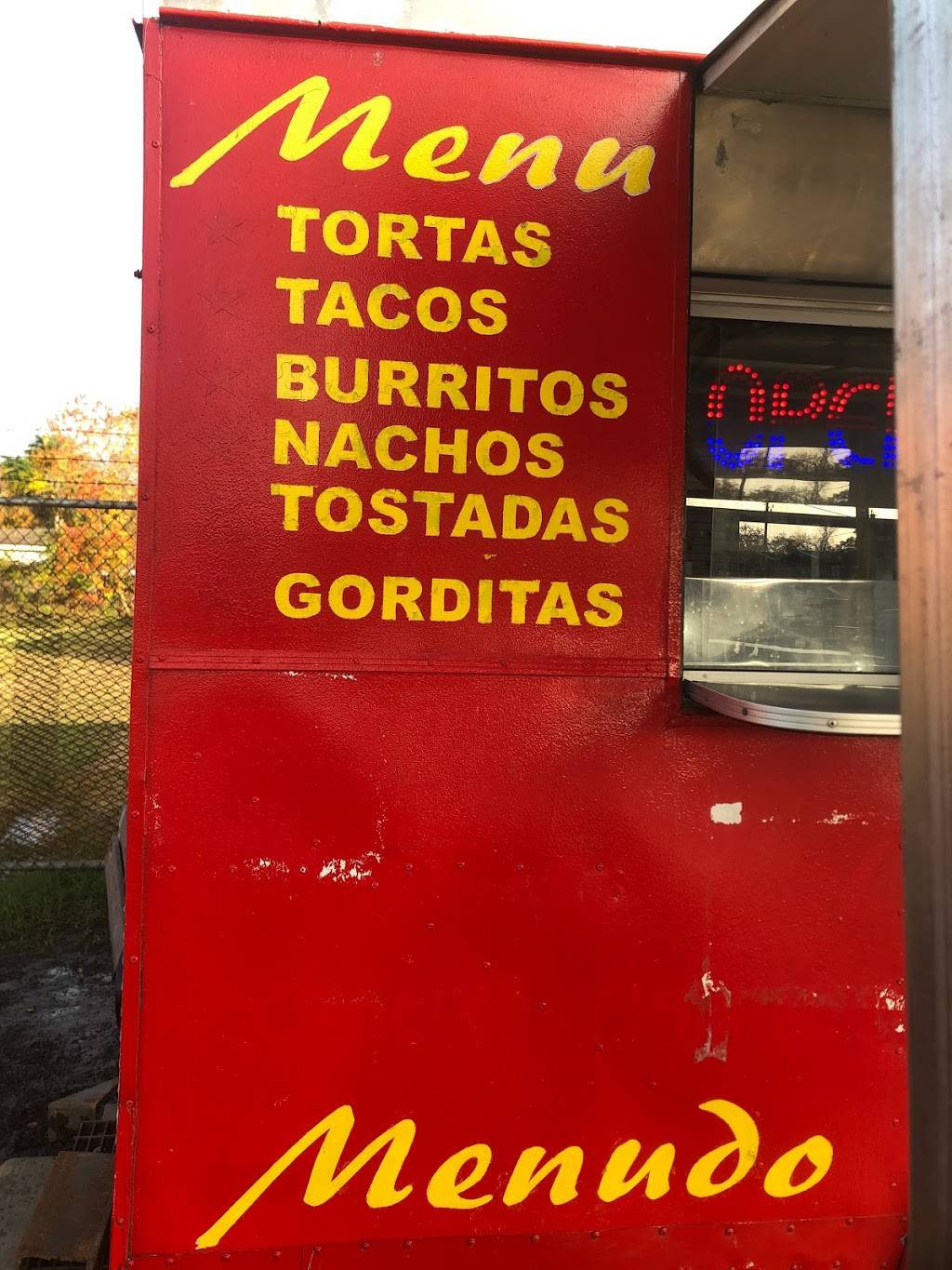 Dinas Taqueria | restaurant | 845 Freeport St, Houston, TX 77015, USA | 8326053891 OR +1 832-605-3891