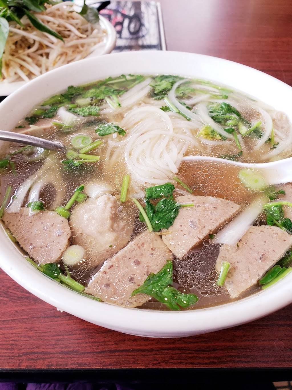 Pho Cali | restaurant | 4756 S 27th St, Milwaukee, WI 53221, USA | 4142829950 OR +1 414-282-9950