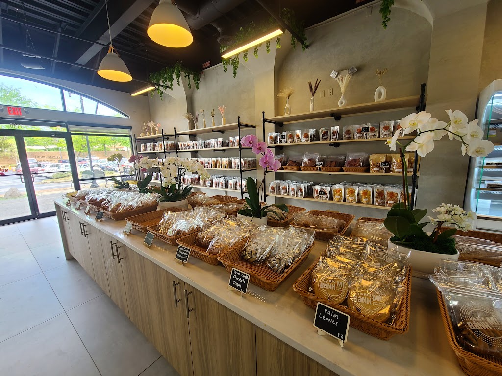 Paris Banh Mi Duluth / Paris By Night Street Food & Lounge | restaurant | 4500 Satellite Blvd #1180, Duluth, GA 30096, USA | 4707109999 OR +1 470-710-9999