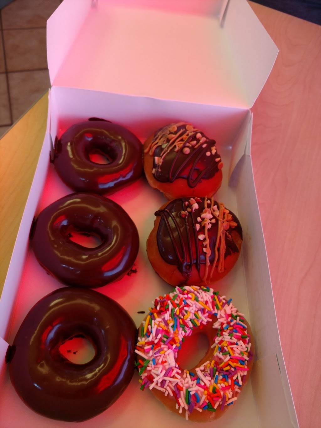 Krispy Kreme | bakery | 727 N Burkhardt Rd, Evansville, IN 47715, USA | 8124758419 OR +1 812-475-8419