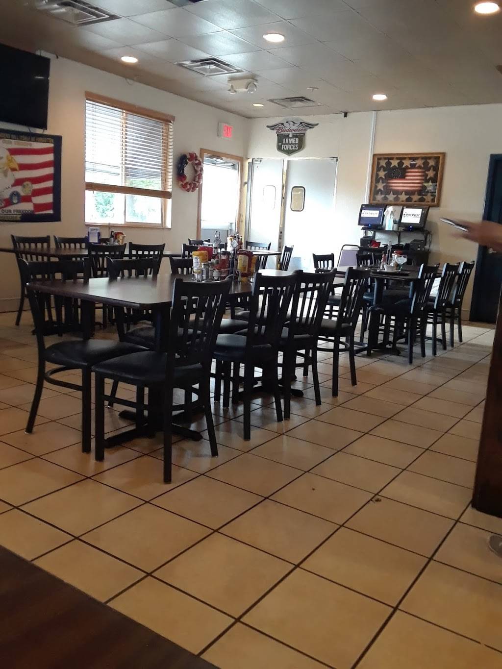 Patriot Pub & Grub | restaurant | 6400 US-12, Brooklyn, MI 49230, USA | 5174315010 OR +1 517-431-5010