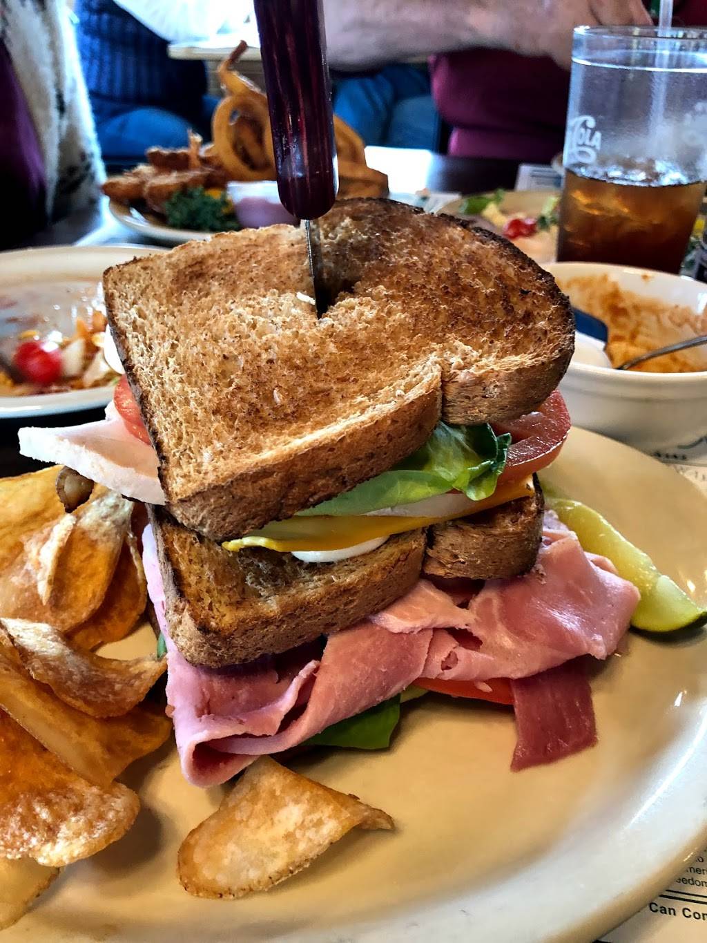 Wilsons Rivers Edge Restaurant | restaurant | 4208 S Straits Hwy, Indian River, MI 49749, USA | 2312388111 OR +1 231-238-8111