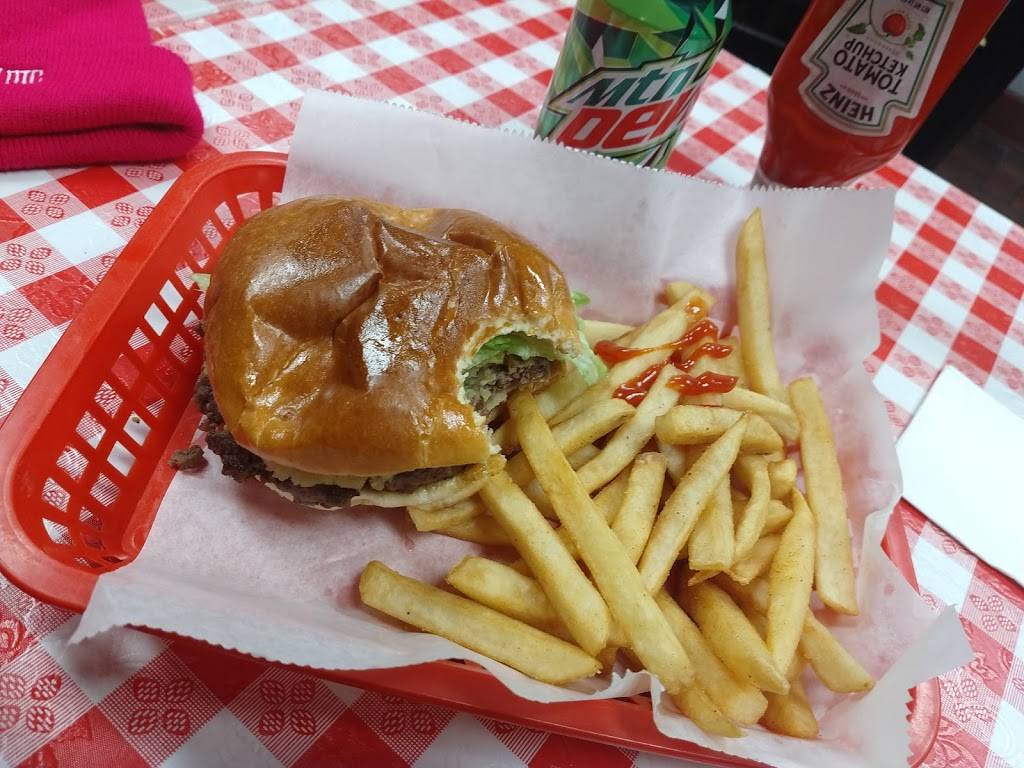 Karinas Pizza | restaurant | 2952 South 13th Street #3824, Milwaukee, WI 53215, USA | 4148103004 OR +1 414-810-3004