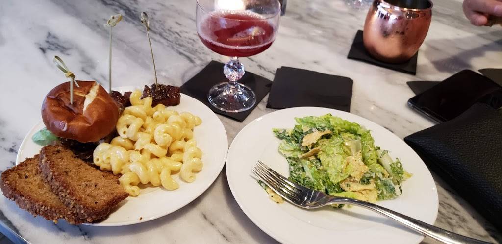 Porter Kitchen & Deck | restaurant | 150 N Riverside Plaza, Chicago, IL 60606, United States | 3127817580 OR +1 312-781-7580